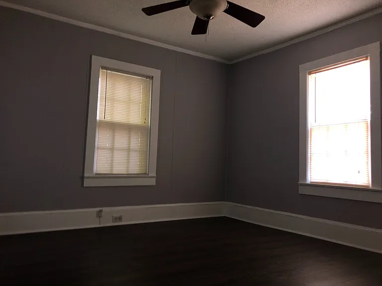 408 W Charlotte Ave — Photo 4