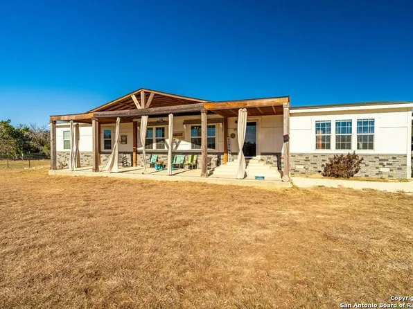 195 Crooked Creek Path Nw, Mountain Home, TX 78058