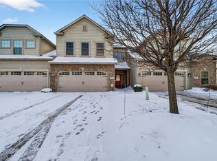 300 Lakewick Ln, Willowick, OH 44095