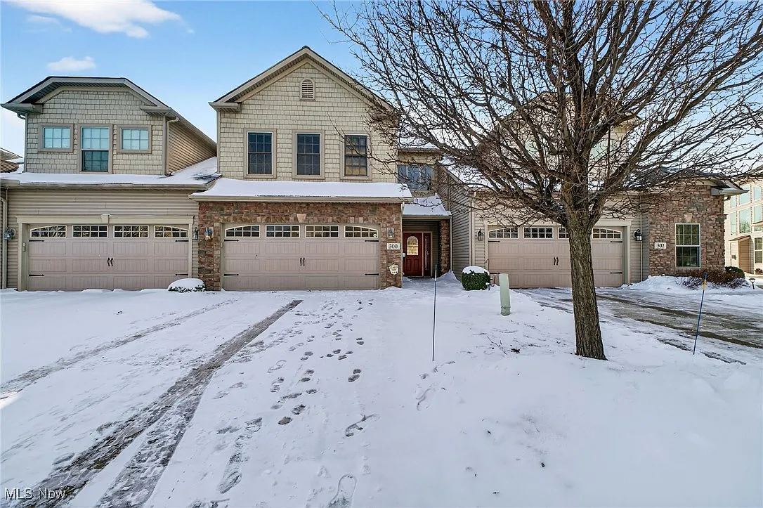 300 Lakewick Ln photo 1