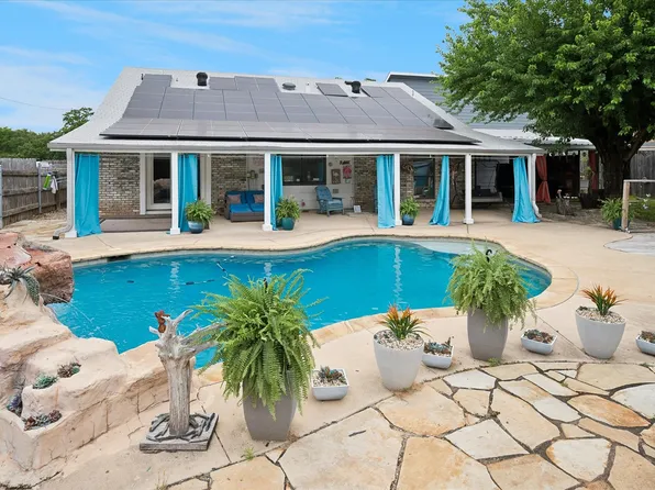 9716 Windsor Cir, Fort Worth, TX 76140