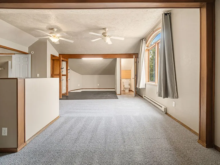 5703 N Regal St — Photo 10