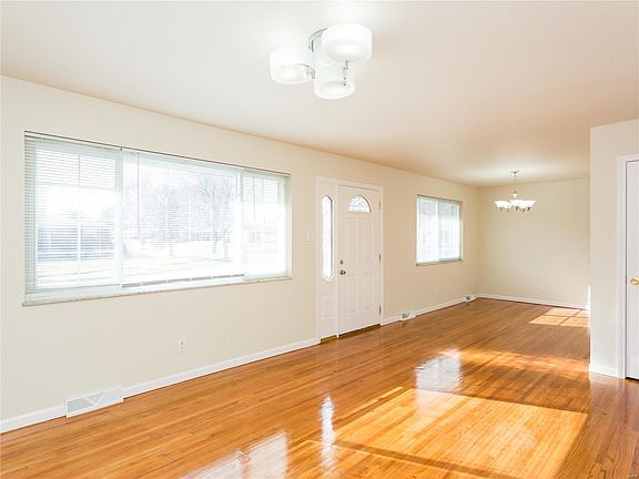 2nd image of 19 Hammes Dr