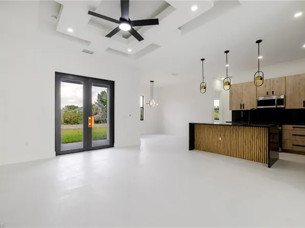 817 Frederick Reid ST E, LEHIGH ACRES, FL 33974