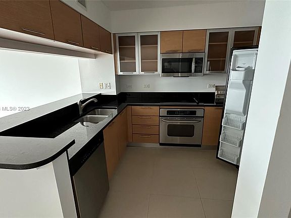 3rd image of 31 SE 5th St APT 2305