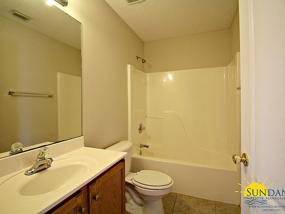 5th image of 19 Kathleen Dr