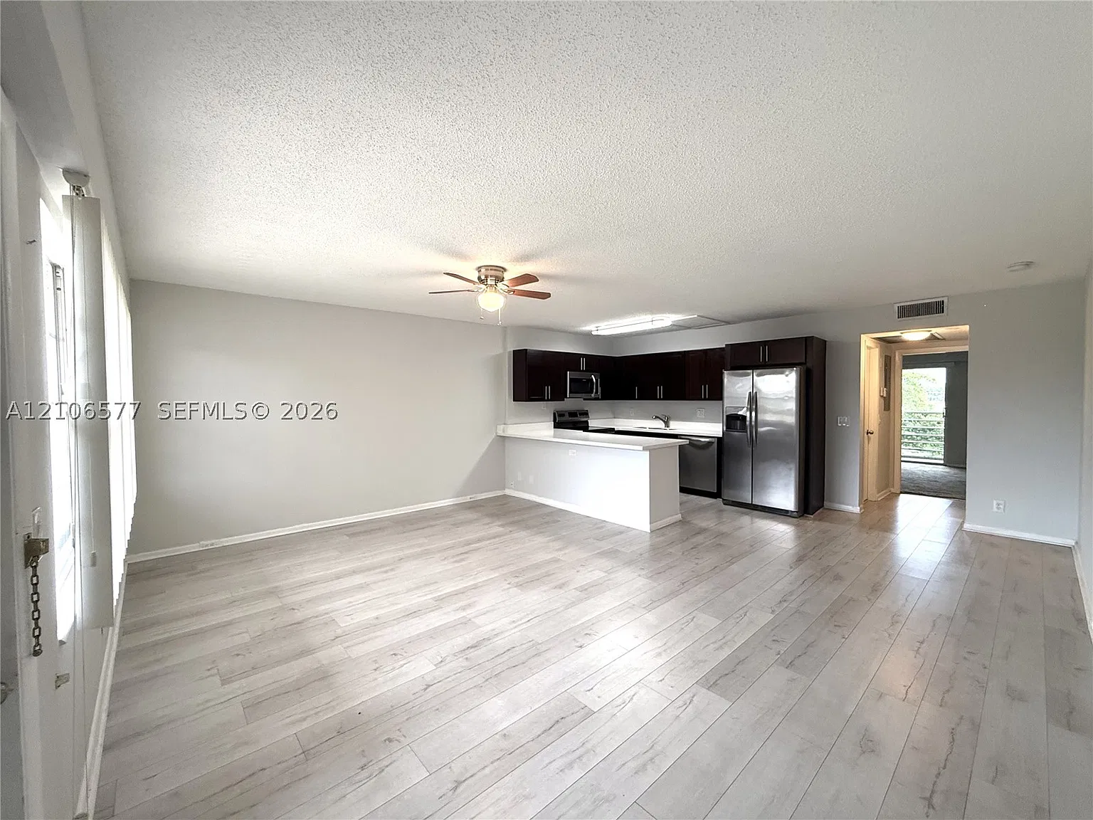 1 bed, 1.5 bath, 720 sqft, $1,500 — Photo 2