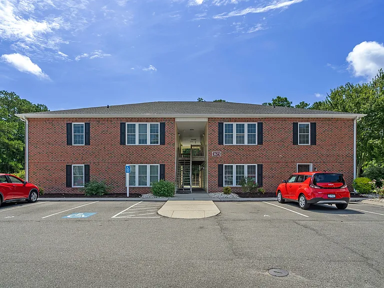 3687 Claypond Rd #D — Photo 4