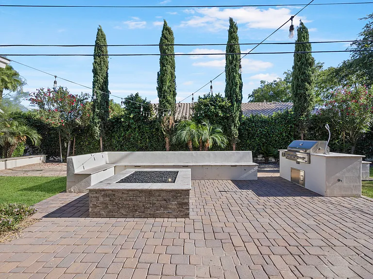 3247 E Roma Ave — Photo 24