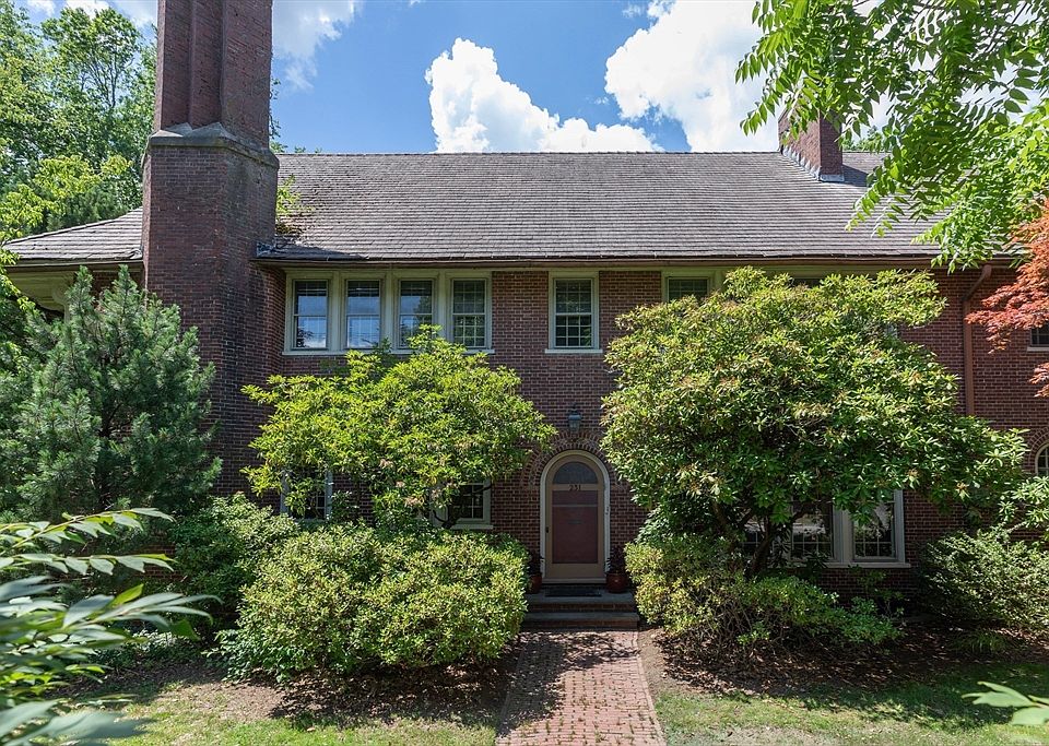 1st image of 231 Waverley Ave
