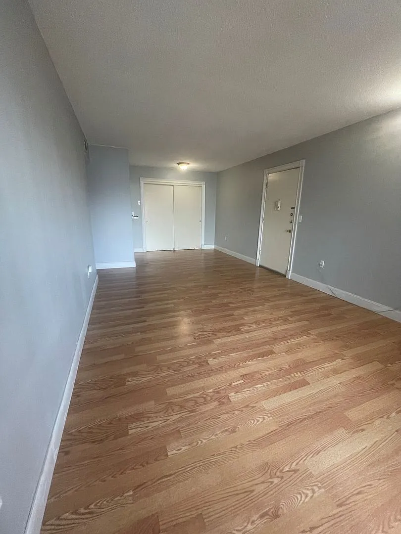 When Minutes Matter, Live Where You Work and Play @ Summit House Condominiums! — Photo 4