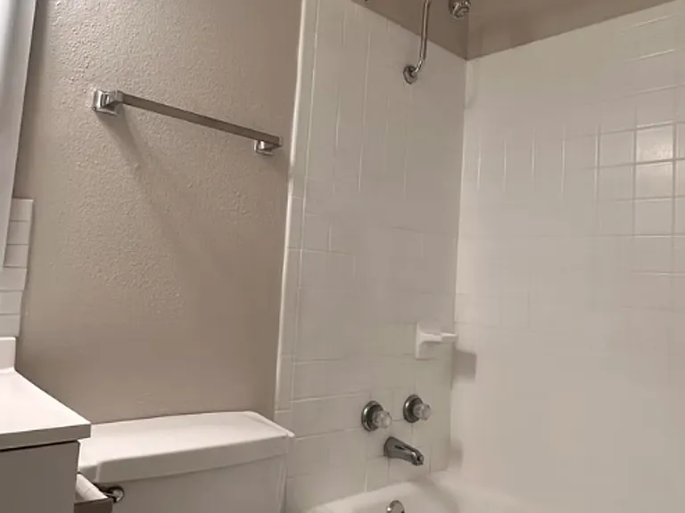 Sonterra West Apartments — Photo 8