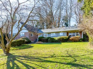 10 Pine Dr, Great Neck, NY