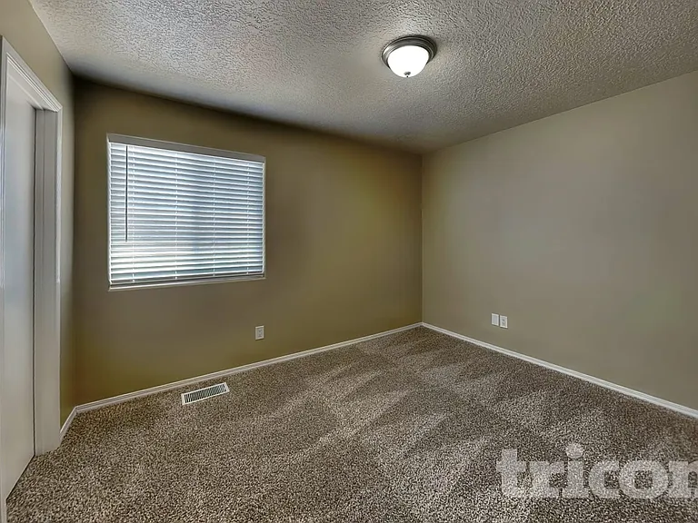 6407 Black Hawk Dr NE — Photo 11