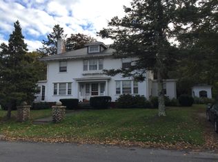 130 Central St, Narragansett, RI 02882