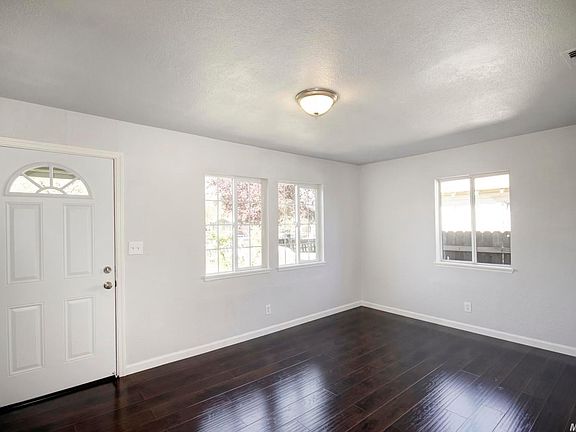 4th image of 3944 Mahogany St
