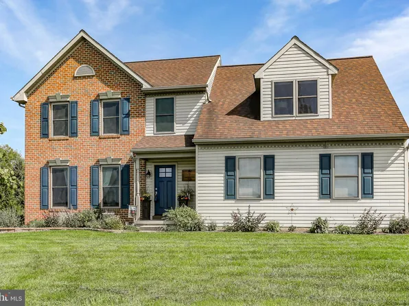 7 Longenecker Rd, Lititz, PA 17543