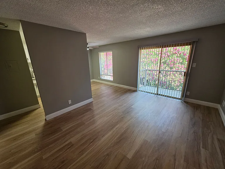 Providence House Apartments — Photo 31