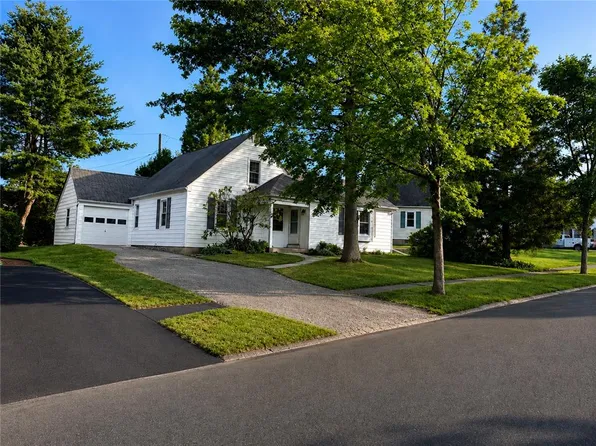 974 Juniper Rd, Hellertown, PA 18055