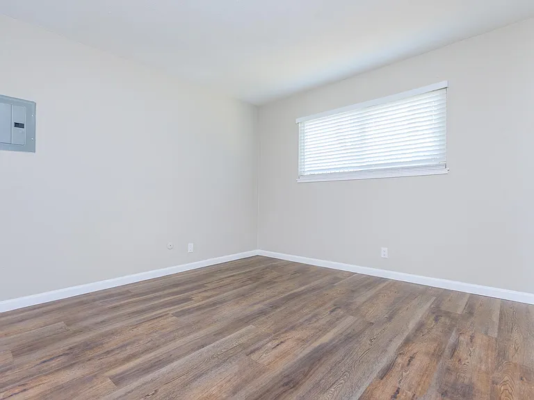 4401 Central Ave — Photo 61