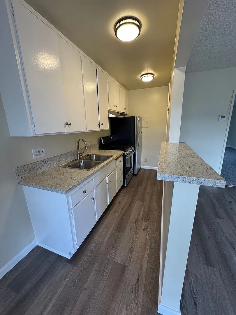 18530 Prairie St. — Photo 3