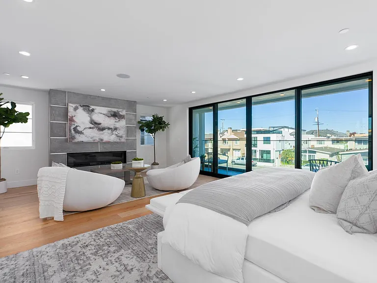 1025 W Balboa Blvd — Photo 29