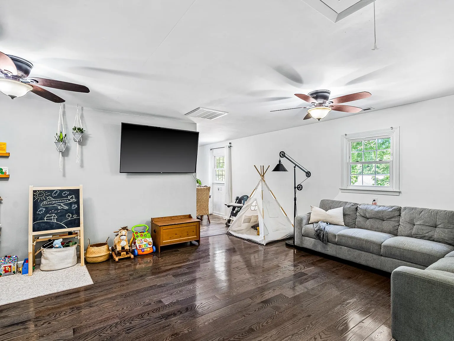 2 bed, 960 sqft, $1,600 — Photo 2