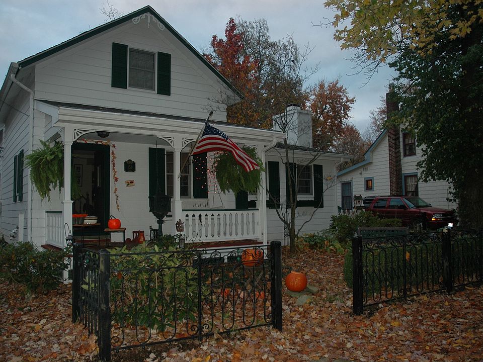 2nd image of 159 Adams St