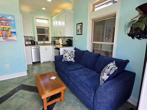 4th image of 817 Carrozza Ln