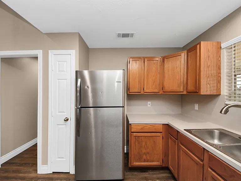 1163 Lovett St — Photo 33