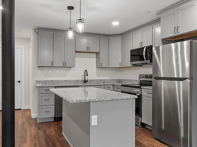 329 Main St #6 — Photo 4