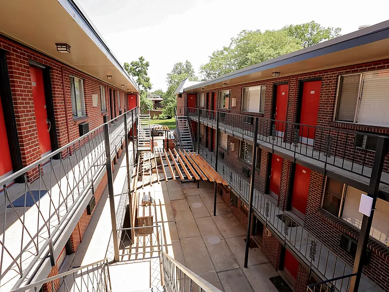 Topaz Apartments — Photo 6