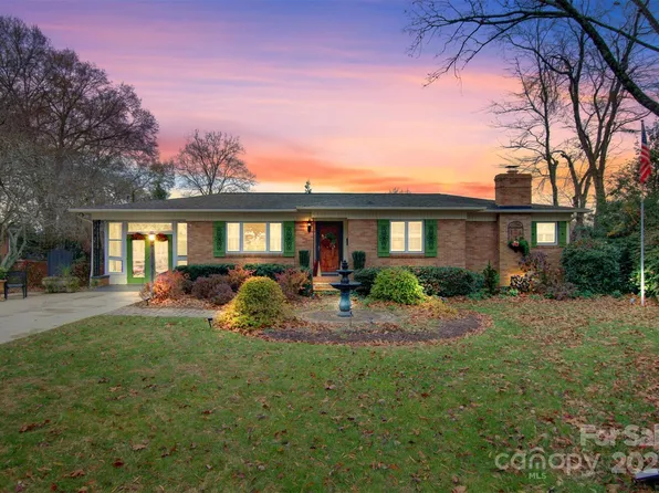 663 14th Ave NW, Hickory, NC 28601