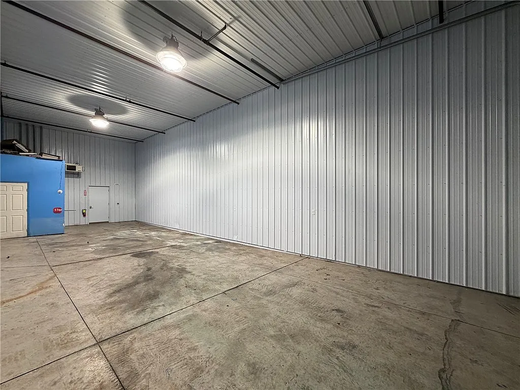 Studio, 1105 sqft, $950 — Photo 3