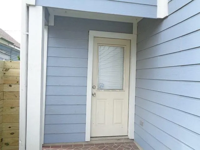 3 bed, 1.5 bath, 1353 sqft, $2,200 — Photo 3