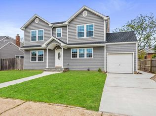 571 N Suffolk Ave, Massapequa, NY 11758