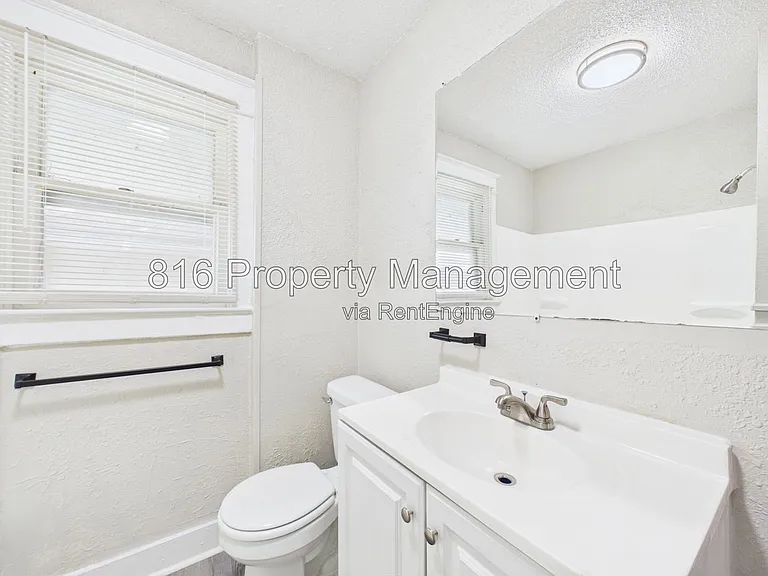 3205 E 31st St — Photo 28