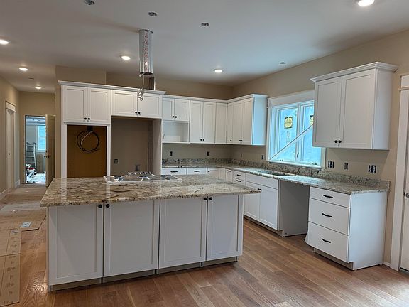 3rd image of 1565 Smithfield Dr