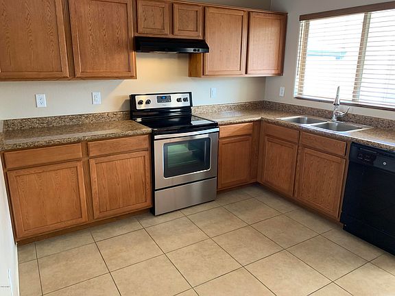 3rd image of 1445 E Sunset Dr