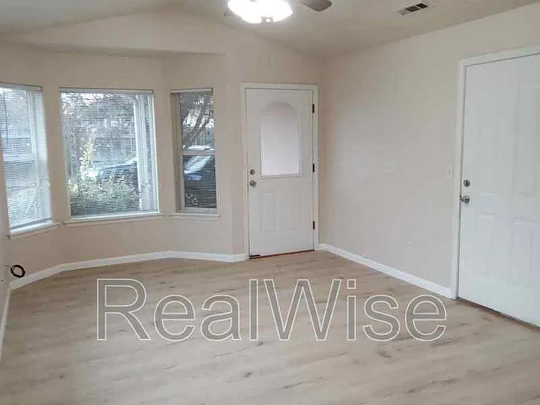 3172 Forest Hills Dr #A — Photo 4