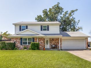 2926 Meadow Green Dr, Farmers Branch, TX 75234