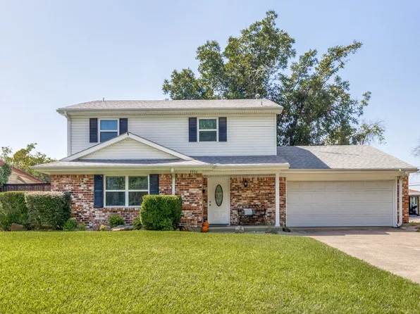 2926 Meadow Green Dr, Farmers Branch, TX 75234