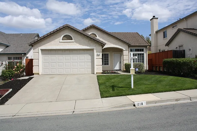 218 Shadow Hill Cir photo 1