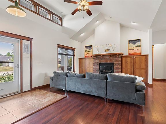 4th image of 237 Cherry Ln