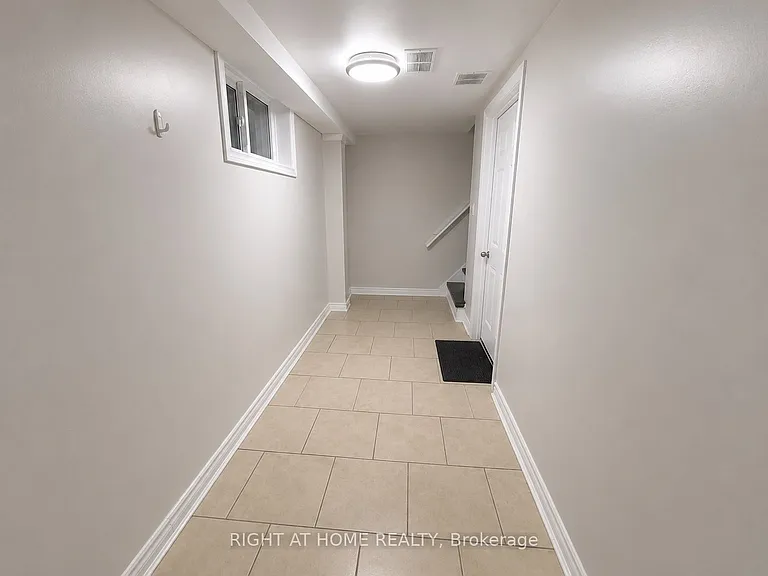 67 Brentwood Dr #LOWER — Photo 7