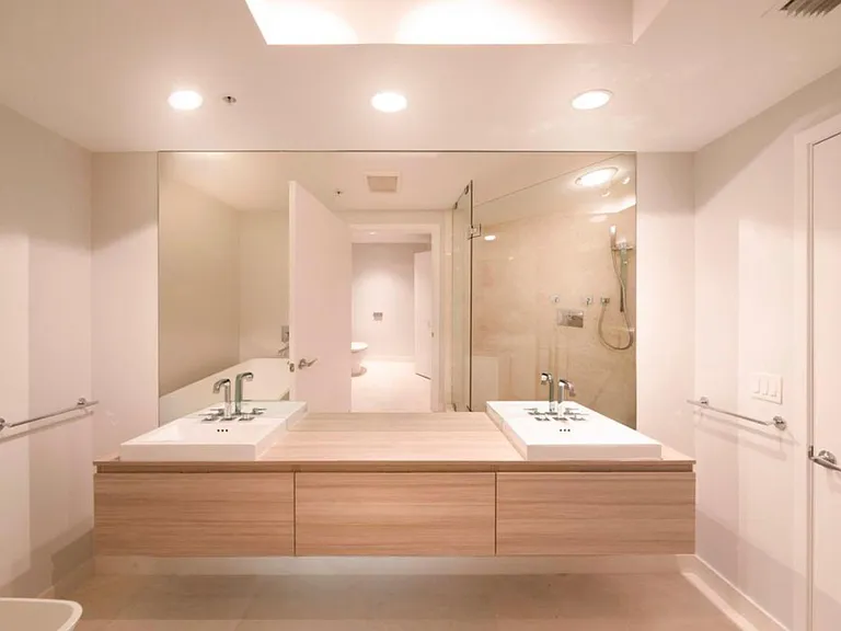 17111 Biscayne Blvd #702 — Photo 11
