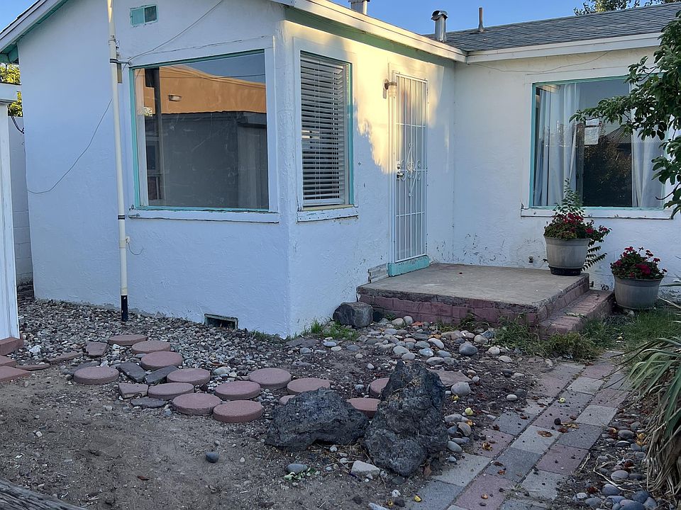 1st image of 106 California St SE #1/2