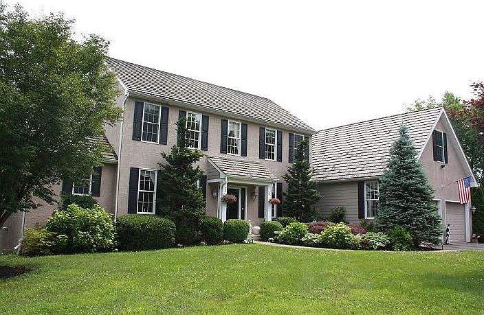Great location and yard complete with views!