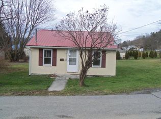 181 Woodlawn St, White Sulphur Springs, WV 24986