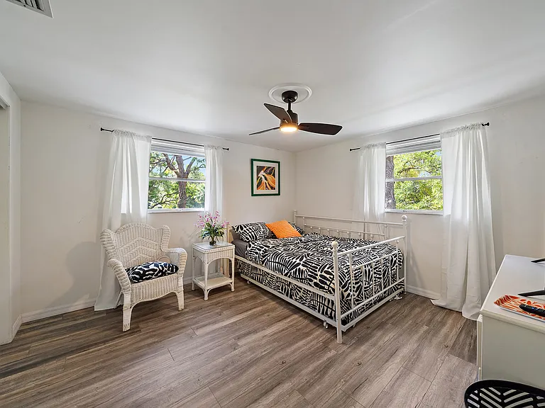 708 Shore Rd #C — Photo 8